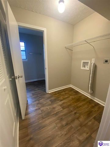 1393 Kingswood Way, Radcliff, KY 40160