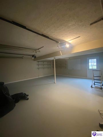 1393 Kingswood Way, Radcliff, KY 40160