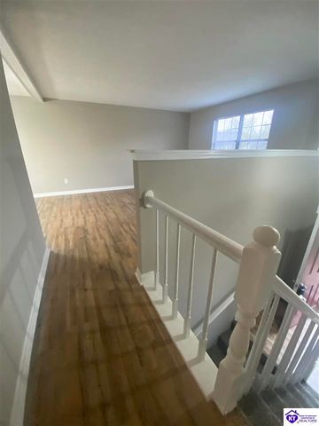 1393 Kingswood Way, Radcliff, KY 40160