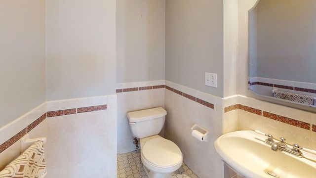 435 E 7th St 2, Boston, MA 02127