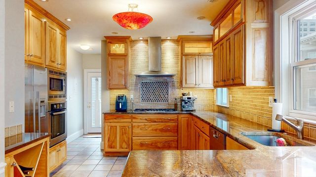 435 E 7th St 2, Boston, MA 02127