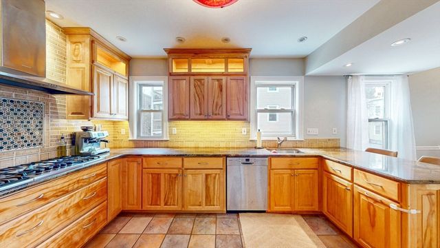 435 E 7th St 2, Boston, MA 02127
