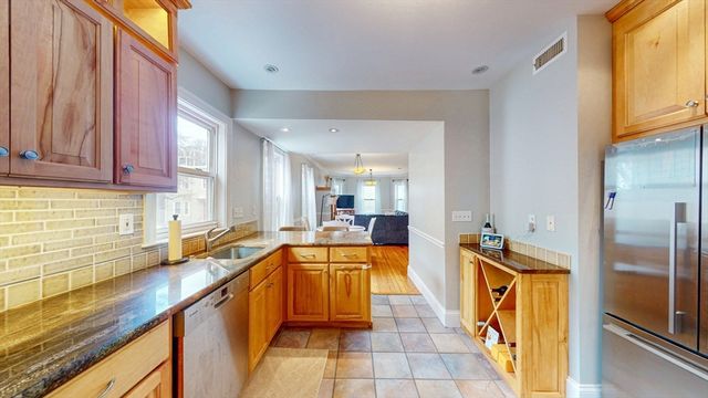 435 E 7th St 2, Boston, MA 02127