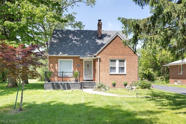 4624 Derbyshire Drive, Warrensville Heights, OH 44128