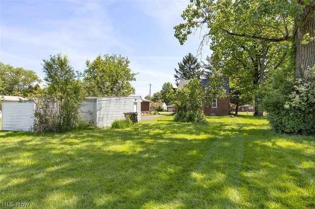 4624 Derbyshire Drive, Warrensville Heights, OH 44128