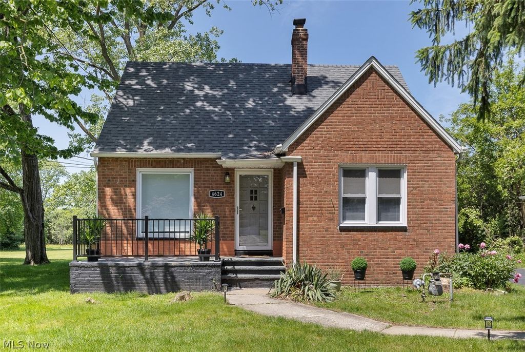 4624 Derbyshire Drive, Warrensville Heights, OH 44128