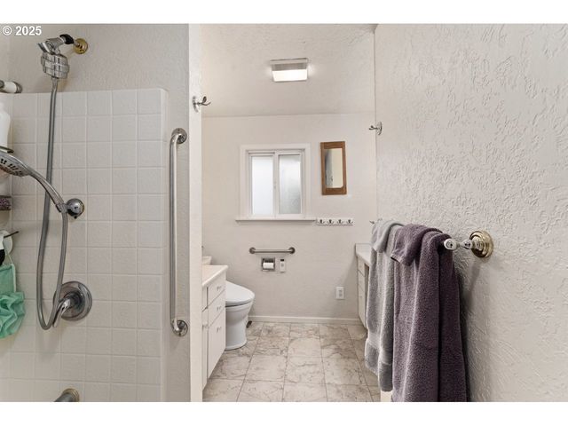 91247 N WILLAMETTE St, Eugene, OR 97408