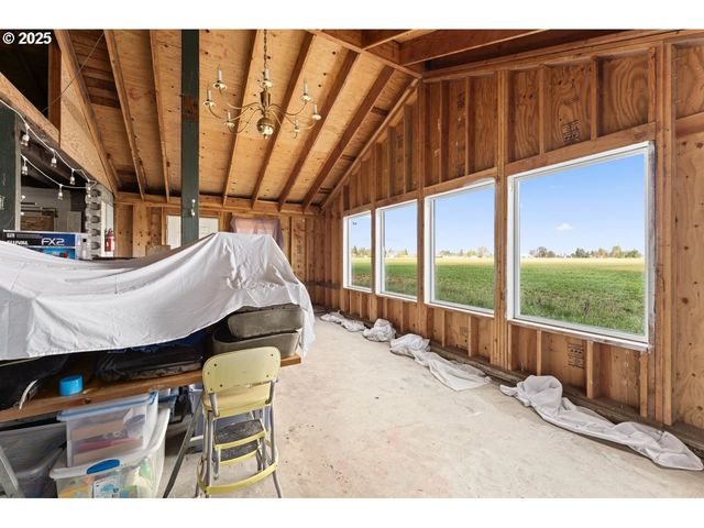 91247 N WILLAMETTE St, Eugene, OR 97408