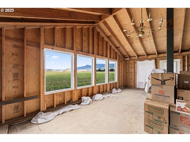 91247 N WILLAMETTE St, Eugene, OR 97408