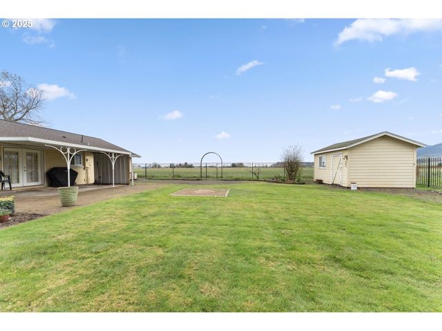 91247 N WILLAMETTE St, Eugene, OR 97408