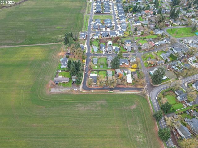 91247 N WILLAMETTE St, Eugene, OR 97408