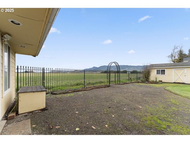 91247 N WILLAMETTE St, Eugene, OR 97408