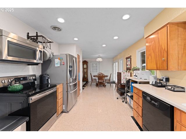 91247 N WILLAMETTE St, Eugene, OR 97408