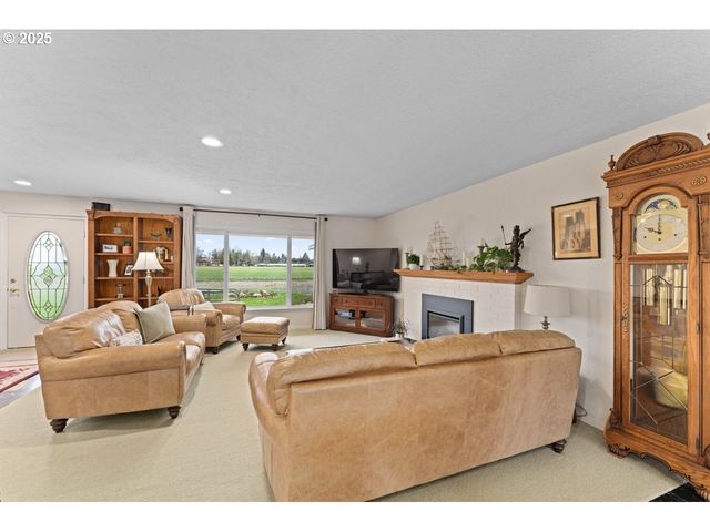 91247 N WILLAMETTE St, Eugene, OR 97408