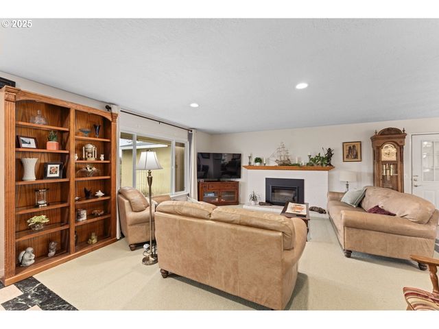 91247 N WILLAMETTE St, Eugene, OR 97408