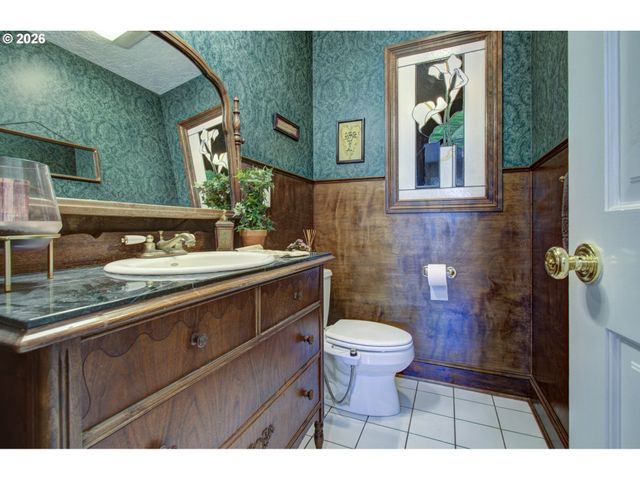 18410 S GREENVIEW Dr, Oregon City, OR 97045