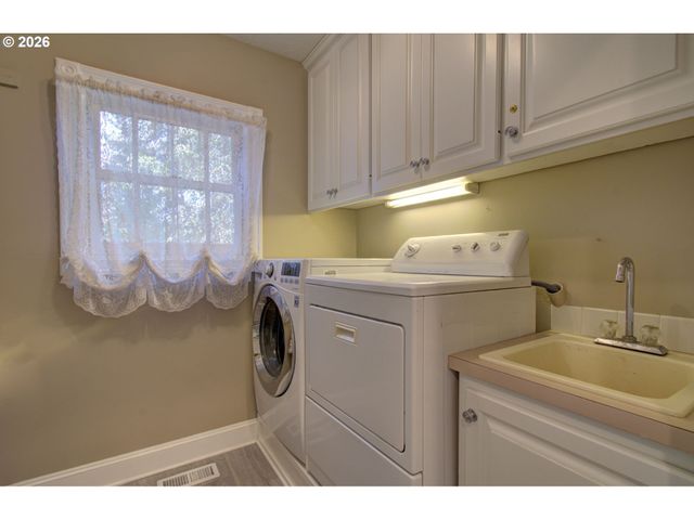 18410 S GREENVIEW Dr, Oregon City, OR 97045