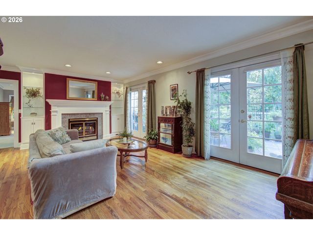 18410 S GREENVIEW Dr, Oregon City, OR 97045