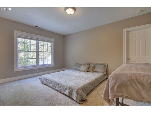 18410 S GREENVIEW Dr, Oregon City, OR 97045