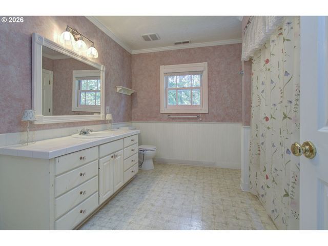 18410 S GREENVIEW Dr, Oregon City, OR 97045