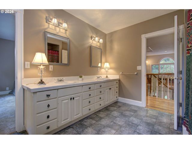 18410 S GREENVIEW Dr, Oregon City, OR 97045