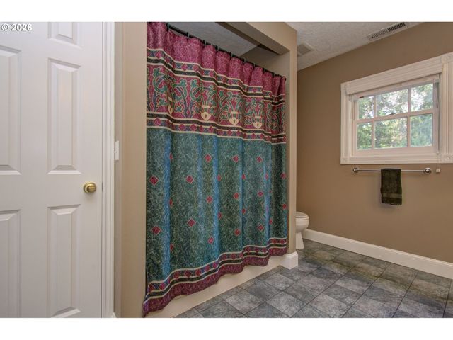 18410 S GREENVIEW Dr, Oregon City, OR 97045