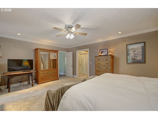 18410 S GREENVIEW Dr, Oregon City, OR 97045