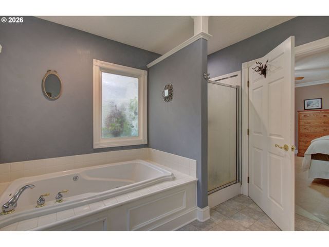 18410 S GREENVIEW Dr, Oregon City, OR 97045