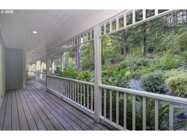18410 S GREENVIEW Dr, Oregon City, OR 97045