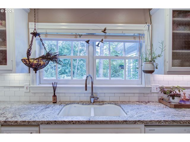 18410 S GREENVIEW Dr, Oregon City, OR 97045