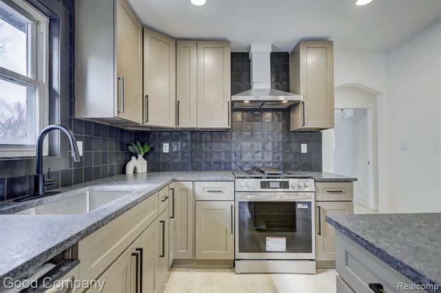 3221 Harris Street, Ferndale, MI 48220