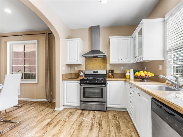 60 Pathway, Irvine, CA 92618