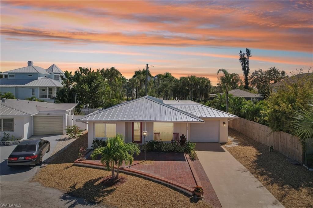 210 Hibiscus DR, FORT MYERS BEACH, FL 33931 — exterior