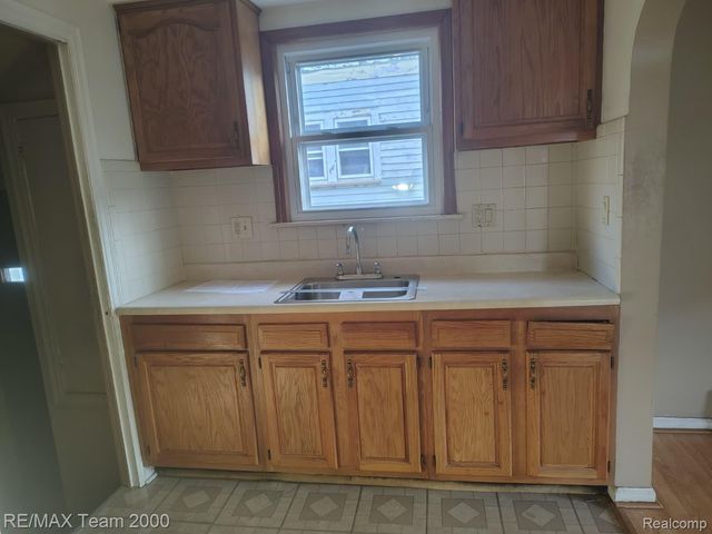 8088 Ohio Street, Detroit, MI 48204