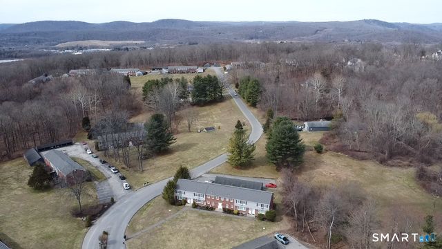 21 Old Farms Lane 21, New Milford, CT 06776