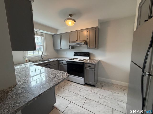 21 Old Farms Lane 21, New Milford, CT 06776