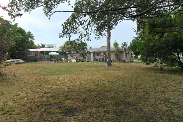 730 W ILEX Drive, Lake Park, FL 33403
