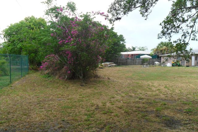 730 W ILEX Drive, Lake Park, FL 33403