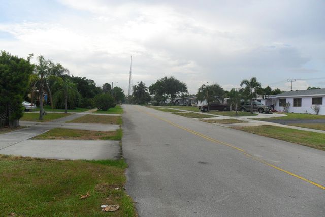 730 W ILEX Drive, Lake Park, FL 33403