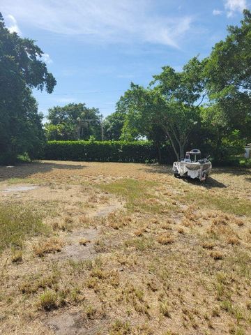 730 W ILEX Drive, Lake Park, FL 33403
