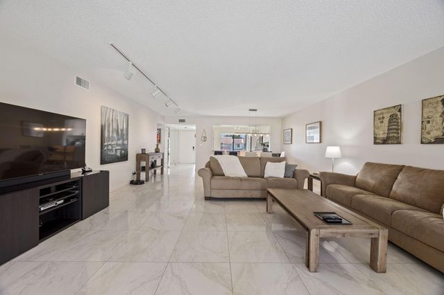 5659 Fairway Park Drive 203, Boynton Beach, FL 33437