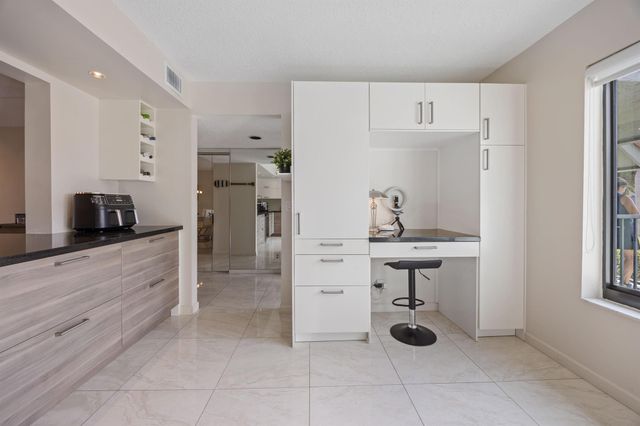 5659 Fairway Park Drive 203, Boynton Beach, FL 33437