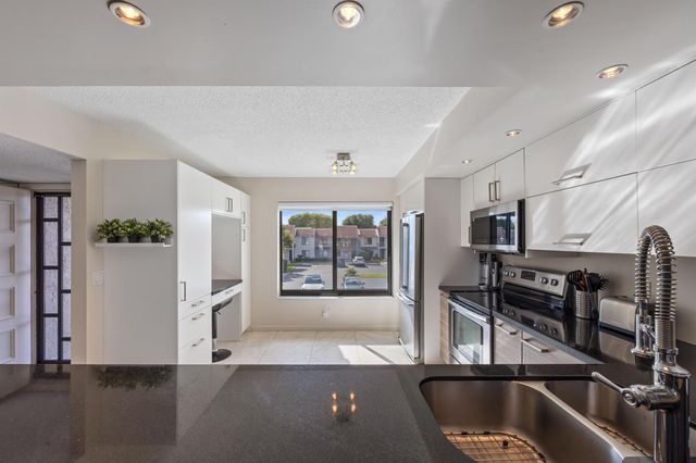 5659 Fairway Park Drive 203, Boynton Beach, FL 33437