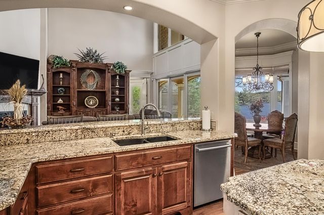 27 Docente Lane, Hot Springs Village, AR 71909