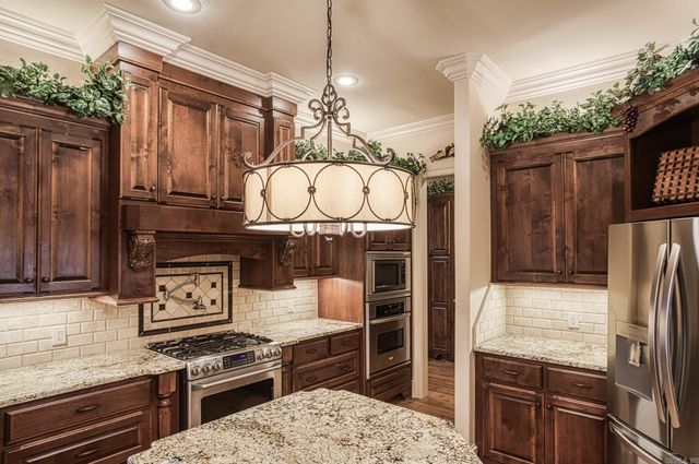 27 Docente Lane, Hot Springs Village, AR 71909