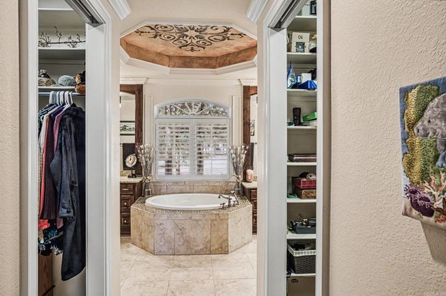 27 Docente Lane, Hot Springs Village, AR 71909