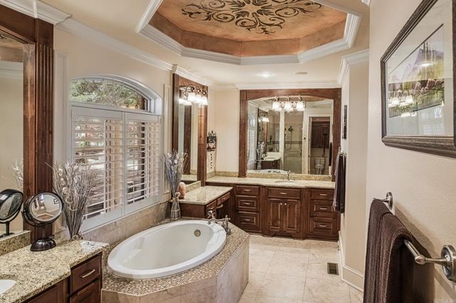 27 Docente Lane, Hot Springs Village, AR 71909