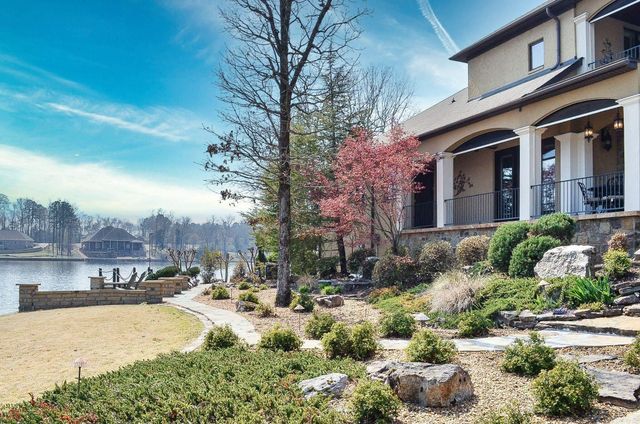 27 Docente Lane, Hot Springs Village, AR 71909