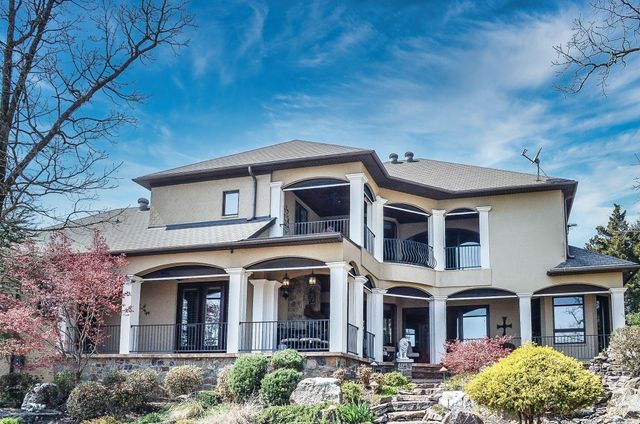 27 Docente Lane, Hot Springs Village, AR 71909