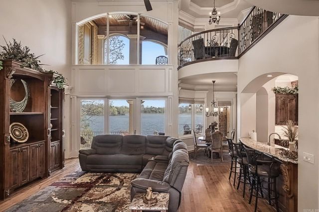 27 Docente Lane, Hot Springs Village, AR 71909